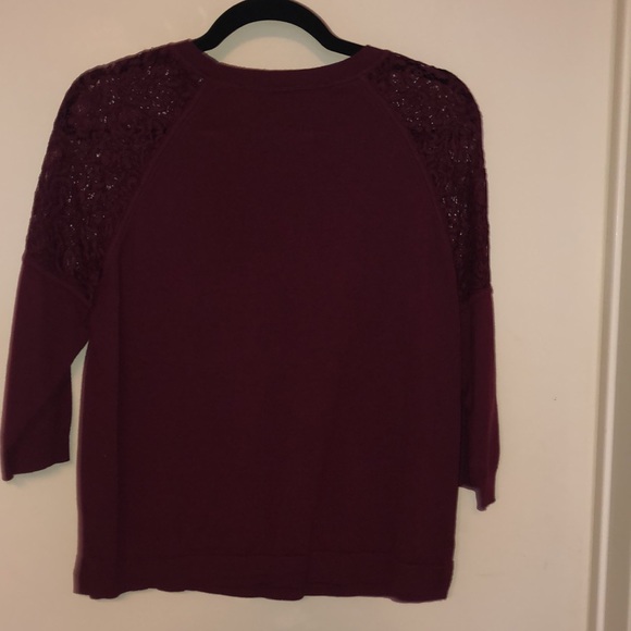 Sweater with crocheted shoulders - Picture 5 of 5